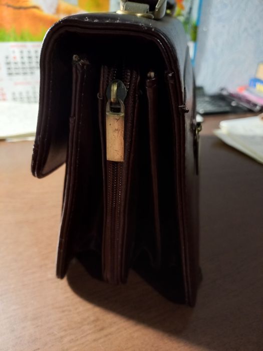 Продам барсетка темно коричневого цвета