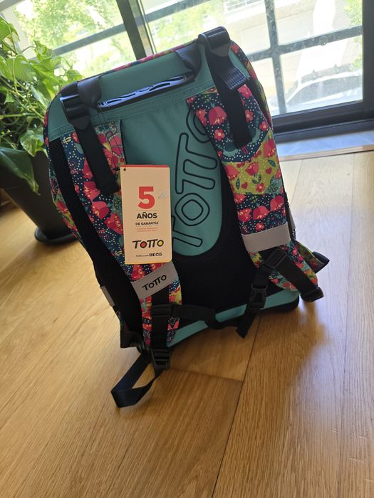 Mochila escolar Totto Nova com etiqueta