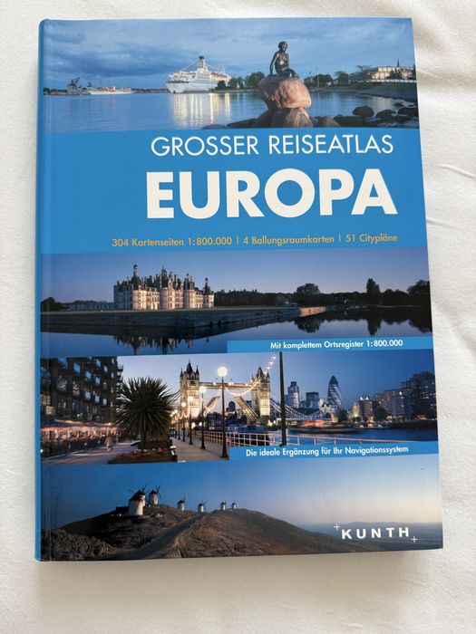 Książka z mapami europy