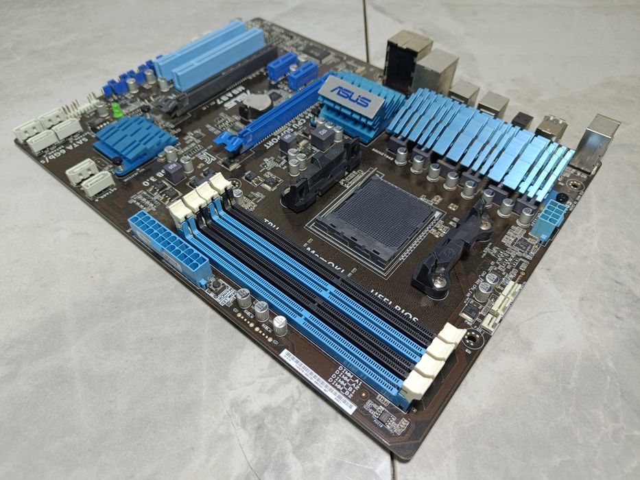 Материнська плата AMD ASUS M5A97 sAM3+ під FX у ВІДМІННОМУ стані
