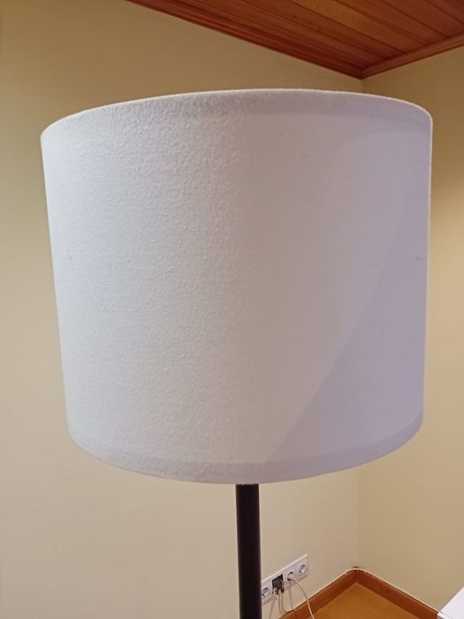 Candeeiro de pé alto