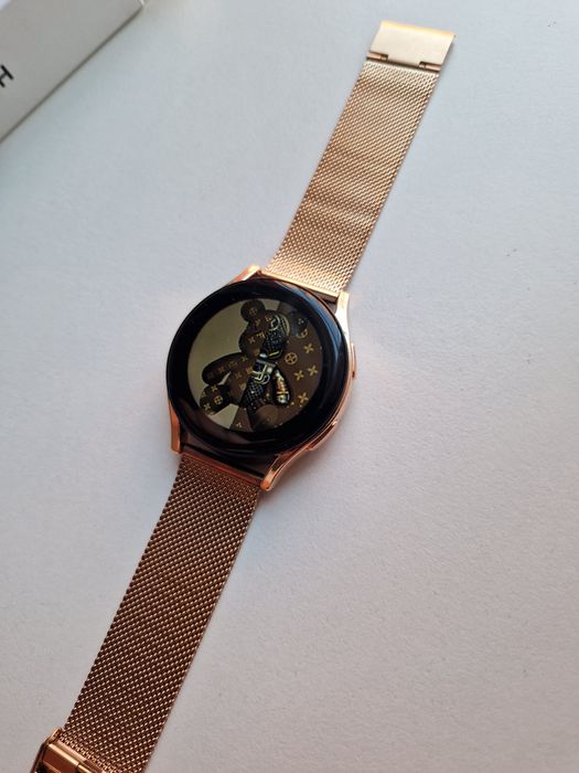 Smartwatch złoty Gt1