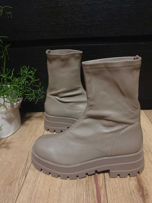 Новые кожаные ботинки от NEWD.Tamaris (Германия)! узкая стопа, 41/27см