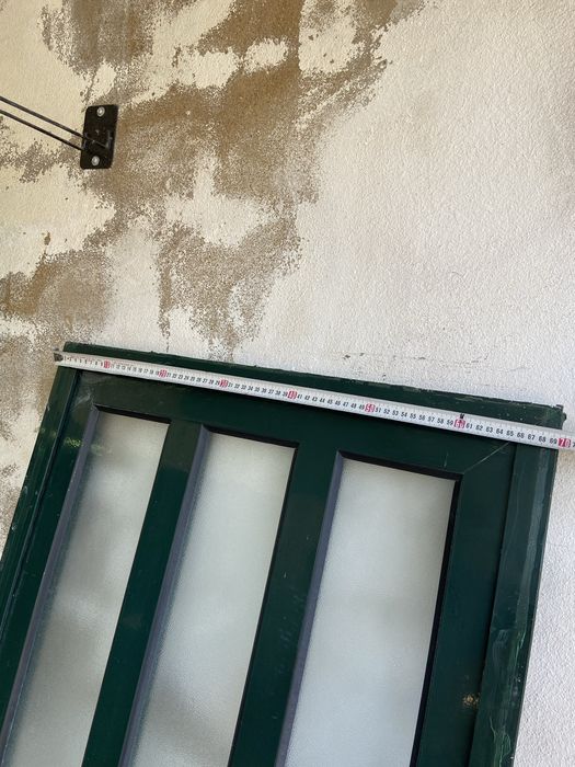 Porta de aluminio verde com vidros