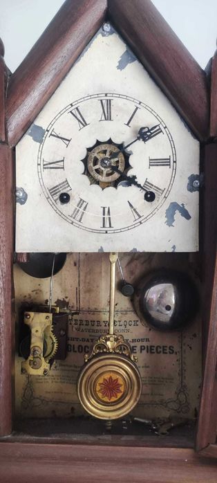 Relógio de capela antigo da Waterbury Clock, 1895