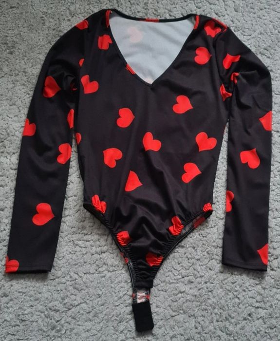 Nowe body czarne w czerwone serca roz.S