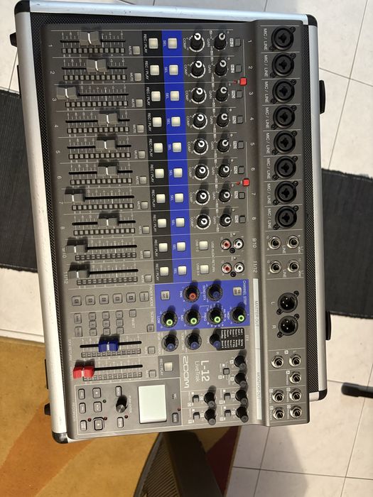 Zoom Livetrak L-12 - Mesa de mistura 12 canais + Case