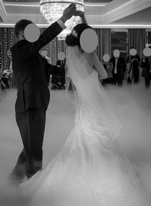 Elegancka suknia ślubna w rozmiarze 36