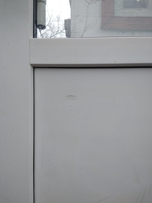 Продам пластикові двері