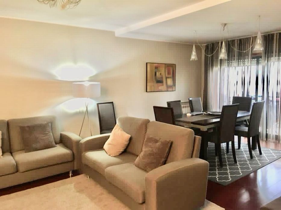 Sofa   de 3 lugares, confortaveis