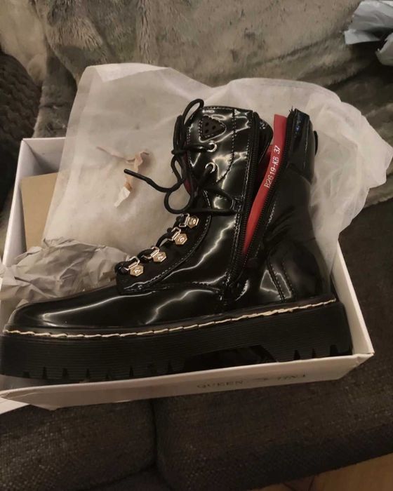 Czarne lakierowane botki 37 workery