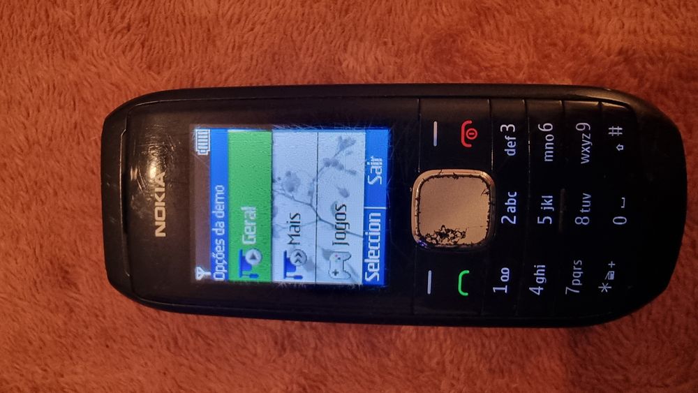 Dois Telemóveis Nokia 1800 (Preto e Prata) RETRO