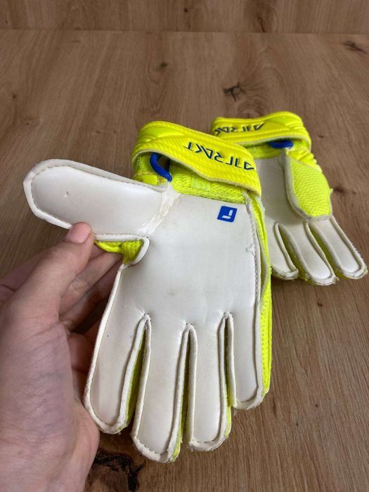 Rękawice bramkarskie Reusch Attrakt Solid Junior rozmiar 4