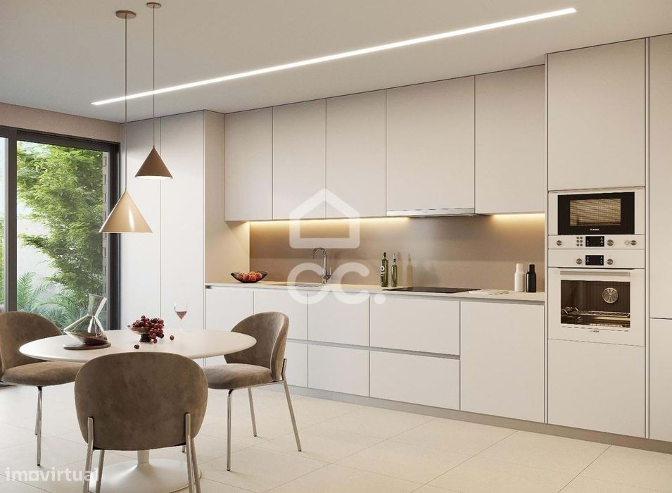 Moradia T4 nova, com jardim e terraço, em condomínio privativo com pis