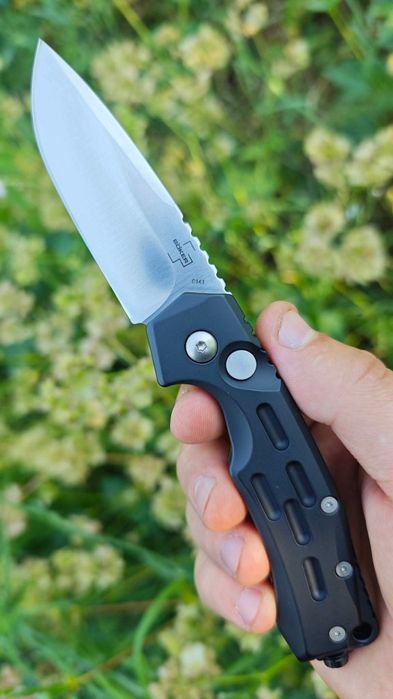 Boker Plus Thunderstorm AUS-8 Satin Black Automatic, рельєфне алюмінієве анодоване руків'я, автомат зі сталлю клинка AUS-8, склобій ,кліпса ,коробка