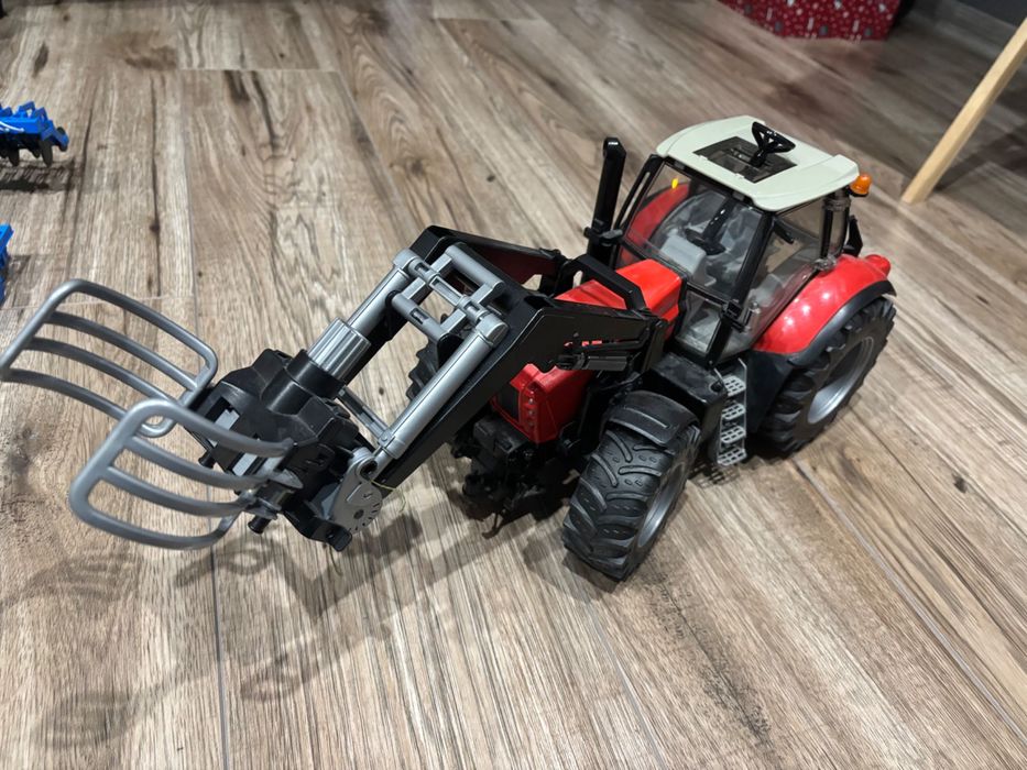 Traktor zdalnie sterowany Claas Axion pilot