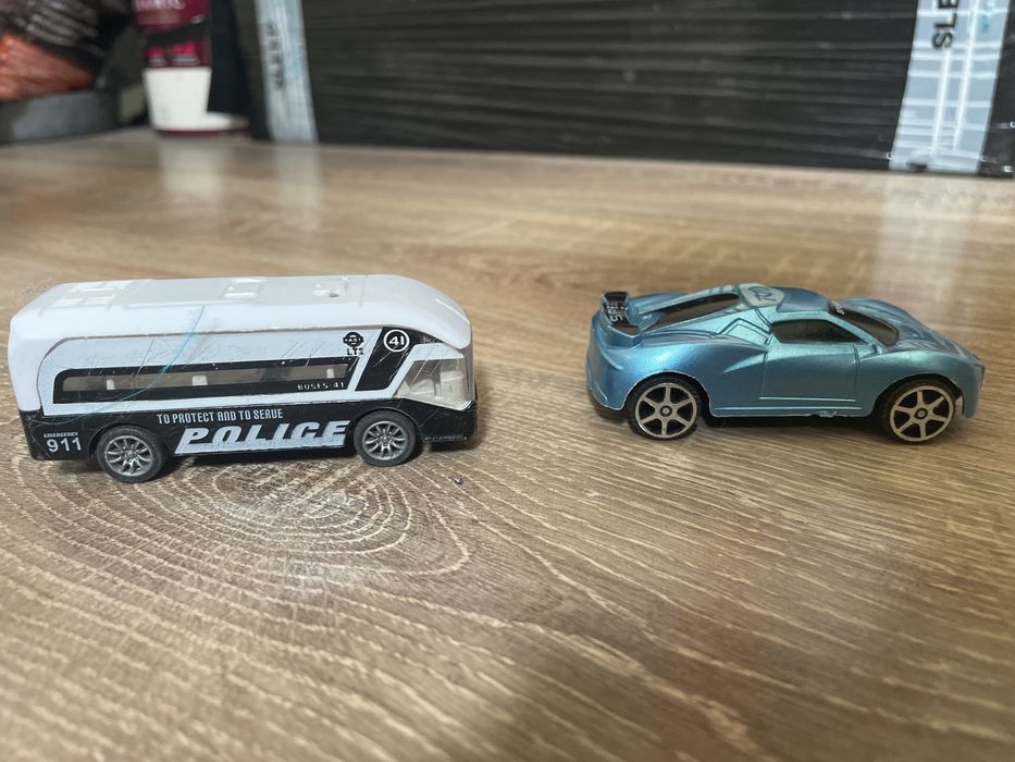 Zestaw 11 samochodzików