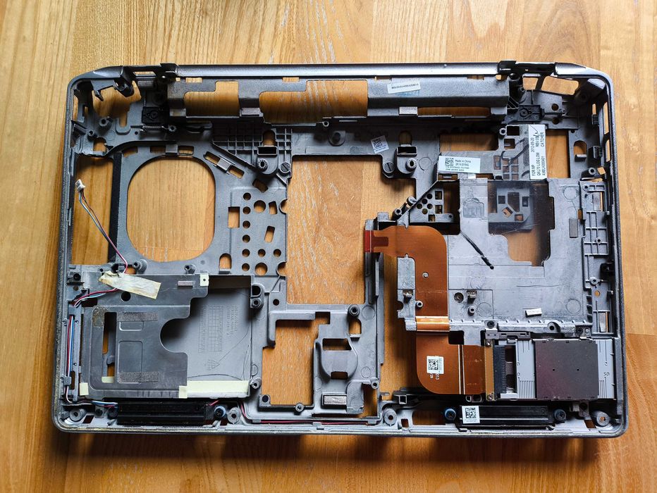 Obudowa Dell Latitude E6330 zestaw Klapa dolna + Palmrest + Kadłubek