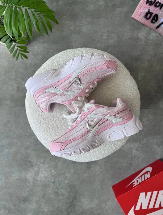 Nike Initiator Pink жіночі кросівки найк інітіатор рожеві новинка