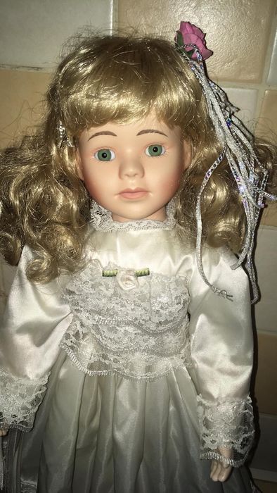 Фарфорова лялька