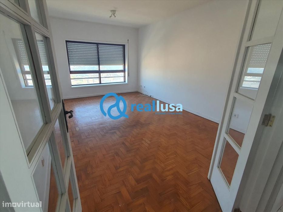 Apartamento T3 c/ Garagem Vilar de Andorinho Vila Nova de Gaia — Vilar de Andorinho, Porto
