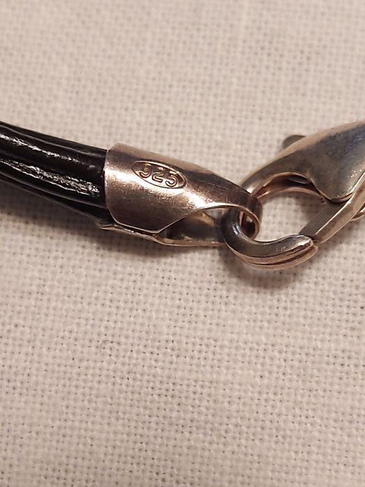 Pulseira de Couro c/ fecho em Prata.