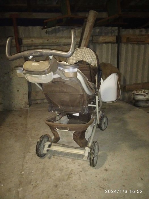 Продам децку коляску для двойнят.