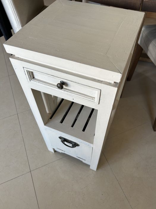 Movel branco cabeceira