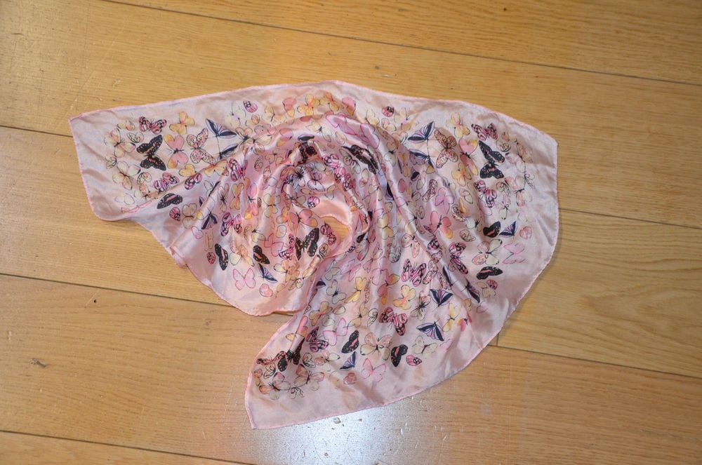 chusta/apaszka 100% Silk 49x50 motyle