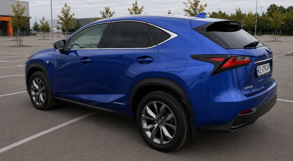 Lexus NX300h кроссовер/позашляховик економний гібрид