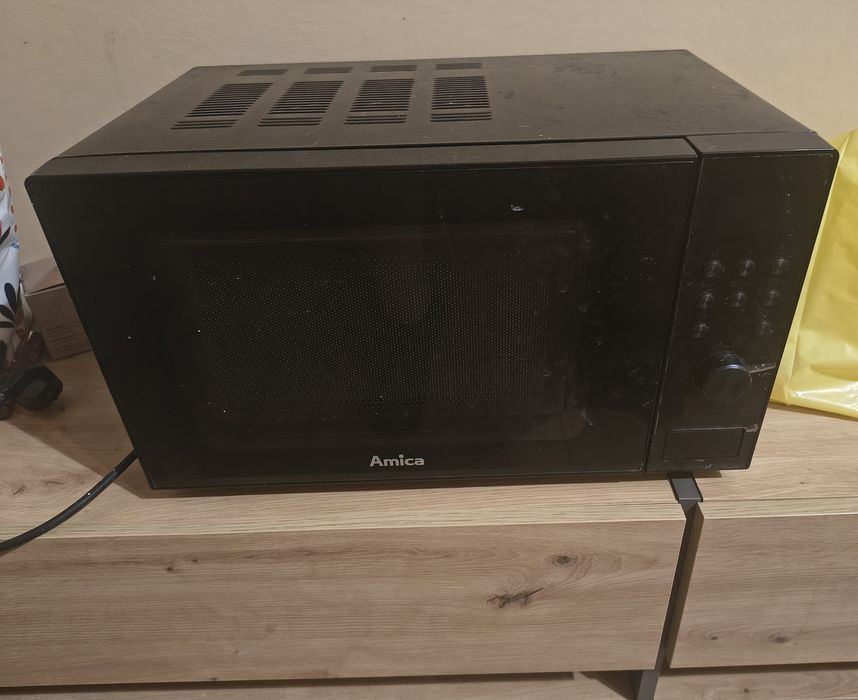 Mikrofalowka Amica