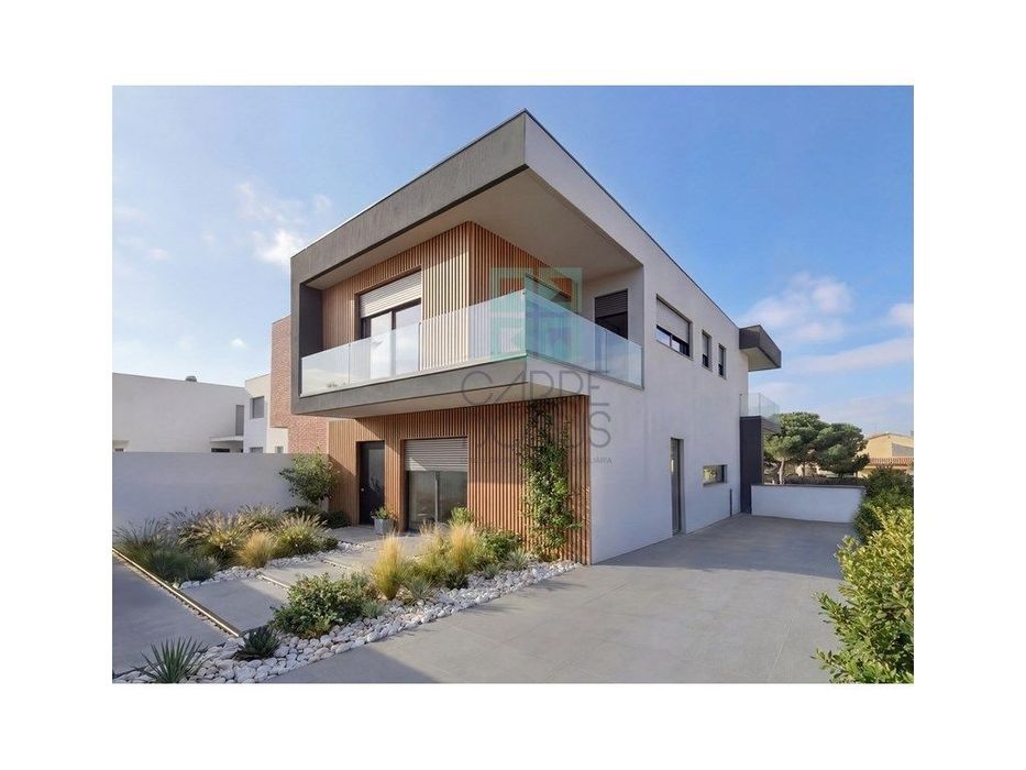 Land for construction of a T4+1 residence with sea and mountain views, adjacent to...