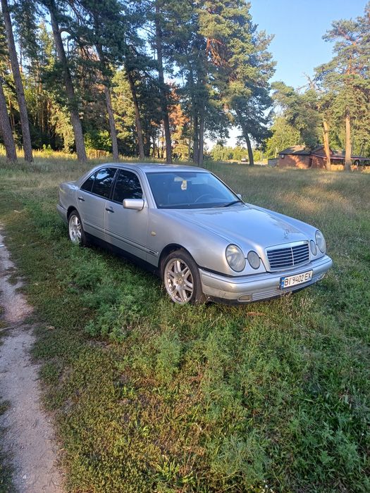 Mercedes Bens E-250