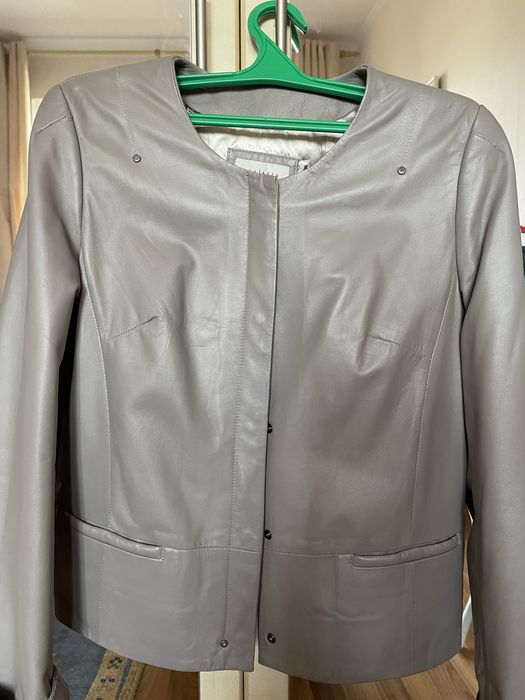 Мінімалістична шкіряна куртка