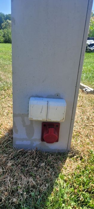 Skrzynka elektryczna budowlana