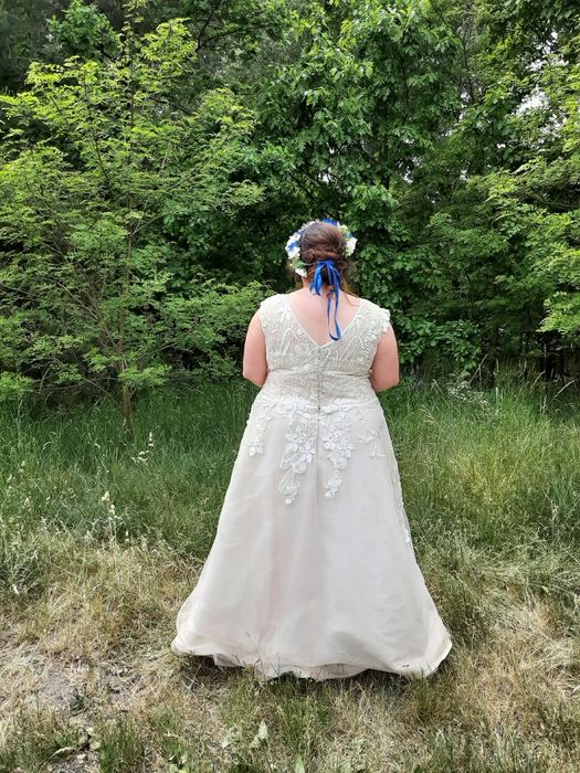 Suknia ślubna plus size