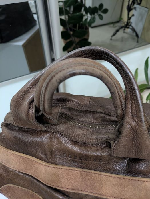 Продам шкіряну сумку відомого бренду.