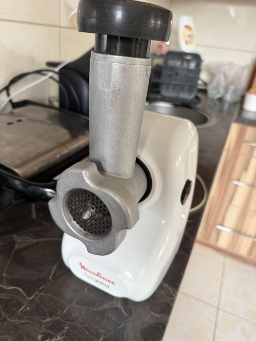 Продам мясорубку Moulinex 1400вт