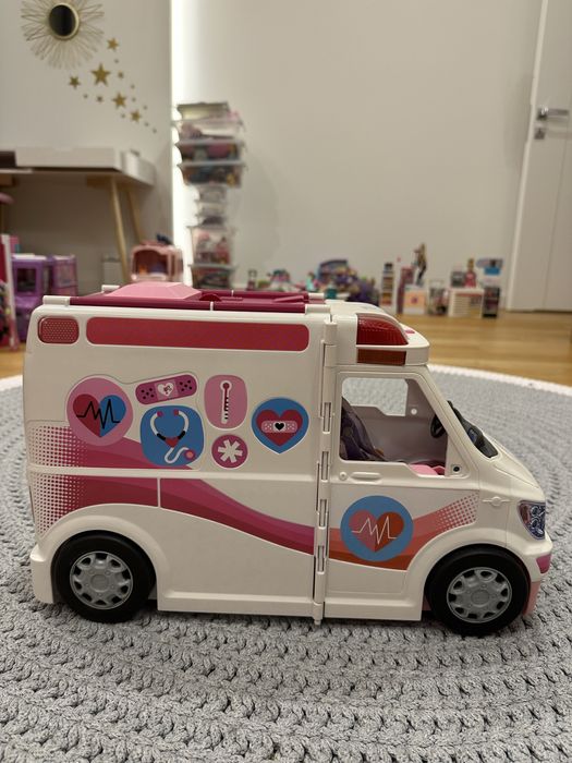 Barbie karetka zestaw z lalką FRM19