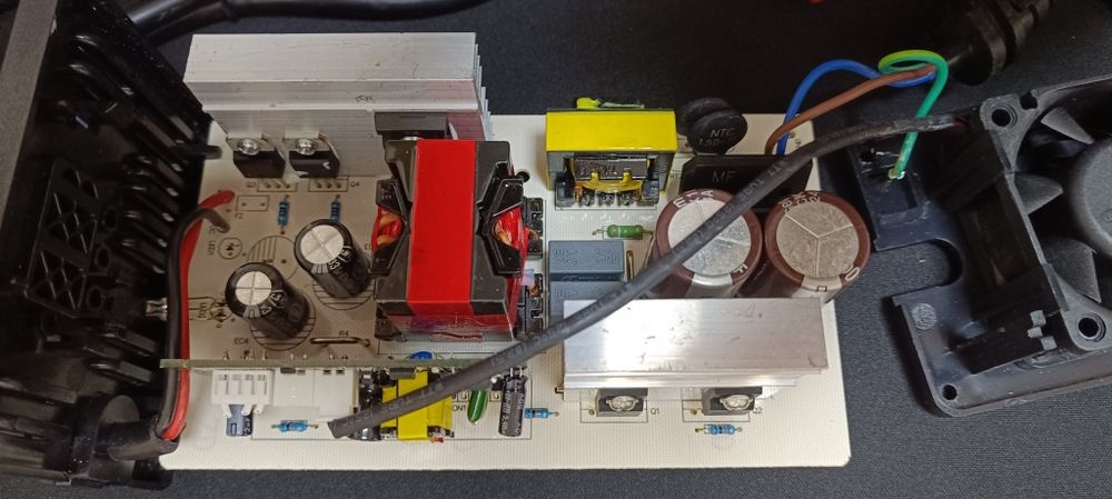 Новий зарядний пристрій для LiFePO4 / Li-ion 48V (58.4V) 10A