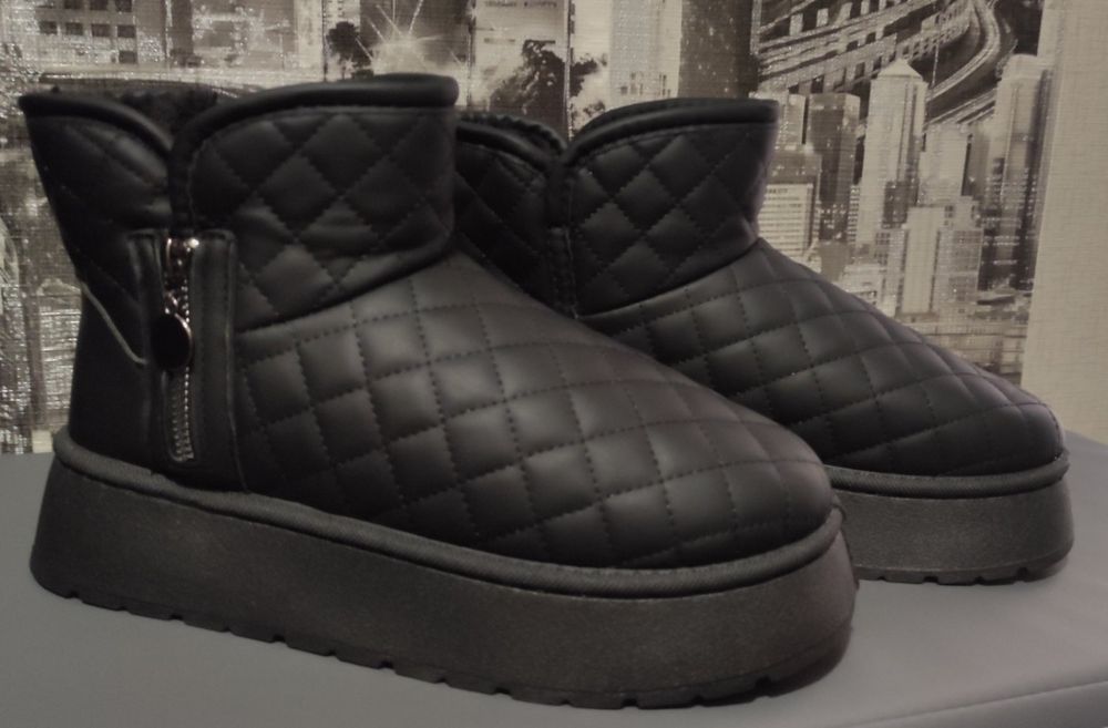 Жіночі черевики, уггі