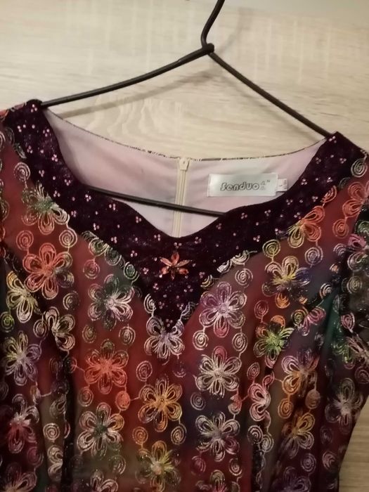 Bordowa sukienka