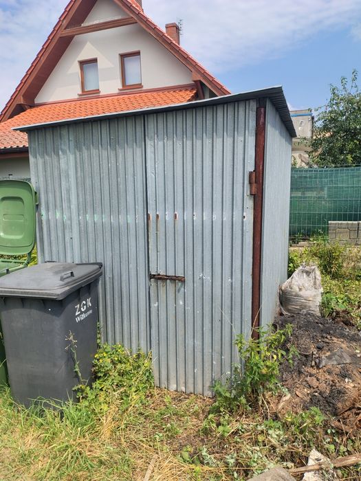 Szopa z blaszana