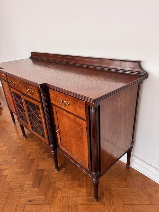 Aparador sideboard antigo com vitrine vidro facetado