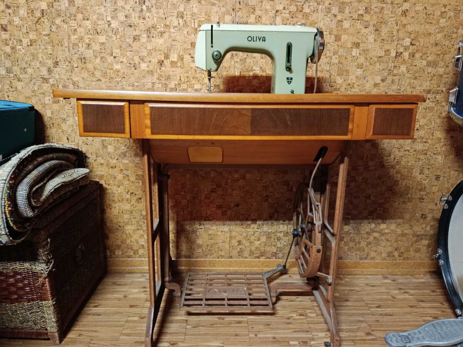 Máquina de costura OLIVA