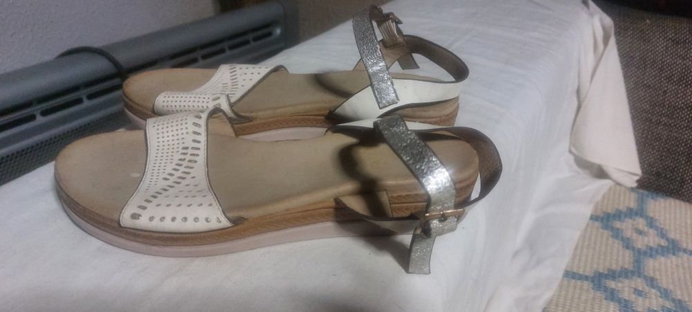 2pares de sandálias 37