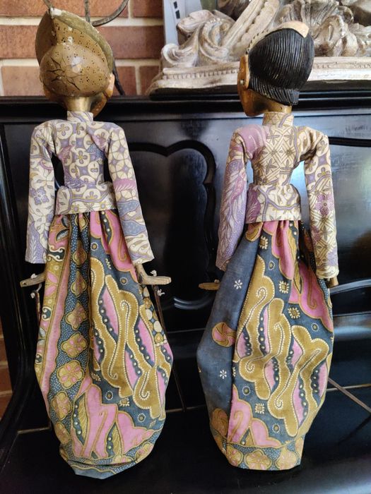 Par de Marionetas Wayang Golek Tradicionais da Indonésia