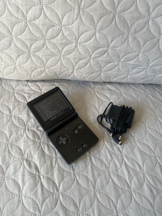 2002 Nintendo GameBoy Advanced SP + 100 gier + ładowarka