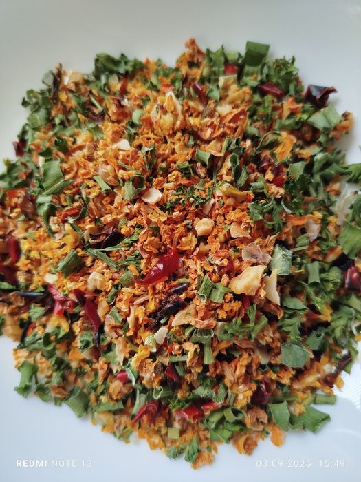 Приправа домашня з овочів та зелені