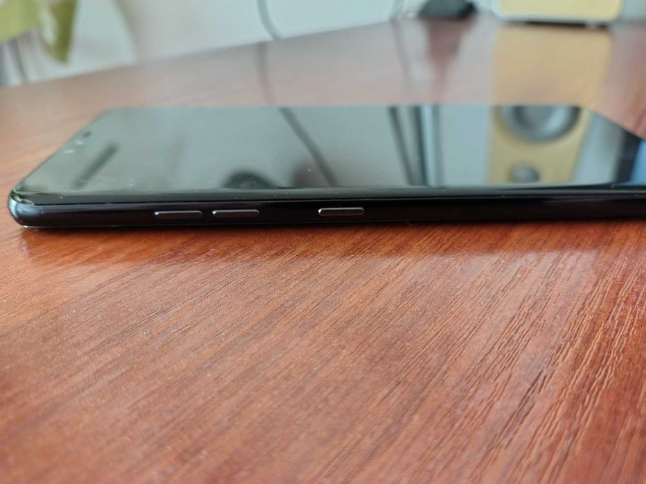 Смартфон LG V40 Thinq 6/64Gb